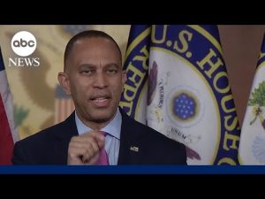 Read more about the article Hakeem Jeffries pins blame for government shutdown on Republicans