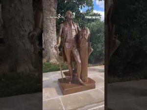 Read more about the article STANDING TALL: Trump moves George Washington statue to Rose Garden #shorts #trump #usnews #us