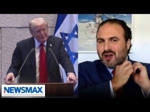 Read more about the article Israel advocate removes pin after living hostages released from Trump deal
