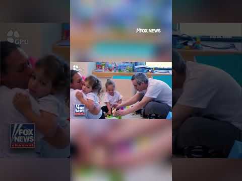 You are currently viewing WATCH: Omri Miran plays with daughters after spending over 700 days in Hamas captivity #shorts #us