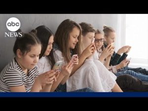 Read more about the article Social media hurts kids’ test scores: Study