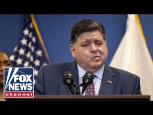 Read more about the article Stephen Miller: Pritzker is a ‘fool’ and a ‘moron’ who ‘hates America’