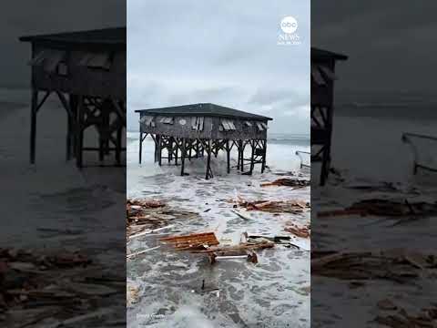 You are currently viewing Powerful waves destroy homes In North Carolina