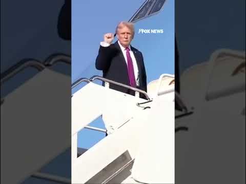 You are currently viewing President Trump waves goodbye as he boards Air Force One en route to Florida #shorts #trump #news