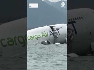 Read more about the article Two dead after cargo plane slides off runway in Hong Kong