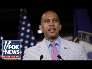 Read more about the article WATCH LIVE: House Minority Leader Hakeem Jeffries holds a press conference day 2 of govt shutdown