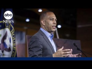 Read more about the article Pardoned Jan. 6 rioter charged with threatening Rep. Jeffries