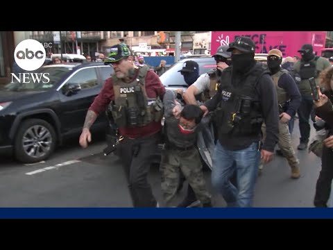 You are currently viewing Federal agents launch immigration raids in Lower Manhattan