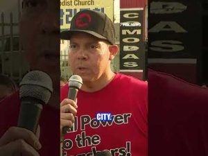 Read more about the article WATCH: Teacher warns federal agents that they’re ‘not the only ones with guns’ #shorts #usa #us