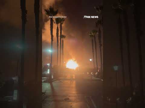 You are currently viewing Massive fire ERUPTS at oil refinery near Los Angeles #shorts