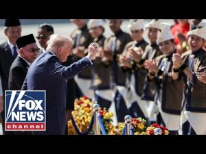 Read more about the article Trump breaks out his dance moves after landing in Malaysia