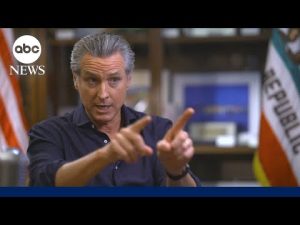 Read more about the article Newsom ‘deeply concerned’ by Trump, Bannon hinting at third term