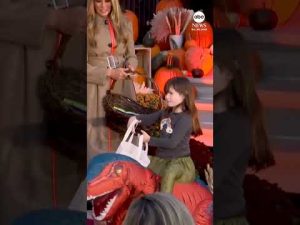 Read more about the article Trumps host Halloween celebration at the White House