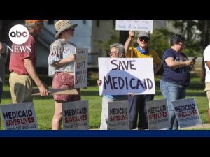 Read more about the article Government shutdown will extend into next week after Senate fails to pass bill