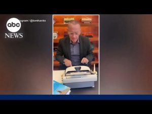 Read more about the article Tom Hanks gifts storeowner after bonding over typewriters