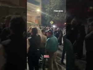 Read more about the article WATCH: Crowd chanting ‘U-S-A’ drowns out Antifa protestors #shorts #usa #us #foxnews #patriots
