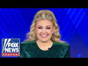 Read more about the article Erika Kirk receives standing ovation while accepting first Charlie Kirk Legacy Award