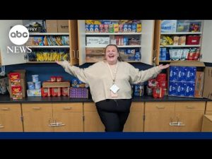 Read more about the article Teacher packs lunches for her students impacted by shutdown