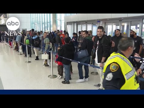 You are currently viewing Flight cuts and staff shortages disrupt travel at 40 US airports