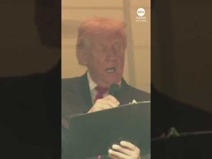 Read more about the article Trump becomes 1st president at a regular-season NFL game since 1978