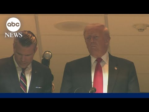 Read more about the article Trump becomes 1st president at a regular-season NFL game since 1978