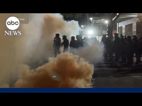 You are currently viewing Violent immigration crackdown clashes in Chicago