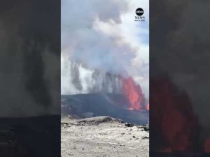 Read more about the article Funnel cloud of ash forms next to spewing lava in Hawaii