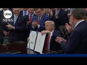 Read more about the article President Trump signs government funding bill into law