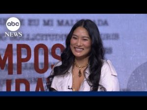 Read more about the article Musician Chloe Flower honors women with new holiday album