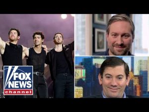 Read more about the article Veterans unknowingly become viral brand sensations after concert crowd moment