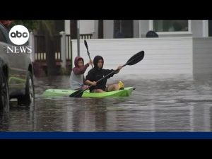 Read more about the article At least 1 person dead after storms along the West Coast