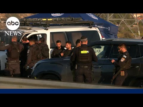 You are currently viewing Car ramming, stabbing attack leaves at least 1 dead in West Bank