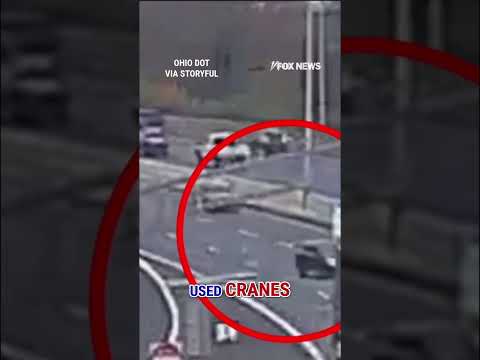 Read more about the article SCARY SCENE: Truck COLLIDES with overhead highway sign #shorts #foxnews #us #news