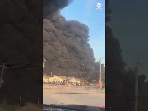 You are currently viewing Huge fireball at UPS plane crash site caught on camera