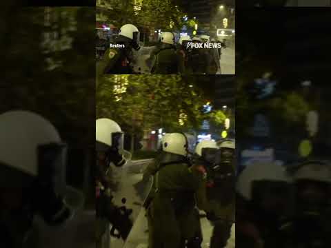 You are currently viewing WATCH: Riot police strike protesters with BATONS in Greece #shorts #worldnews #police #viral #fox