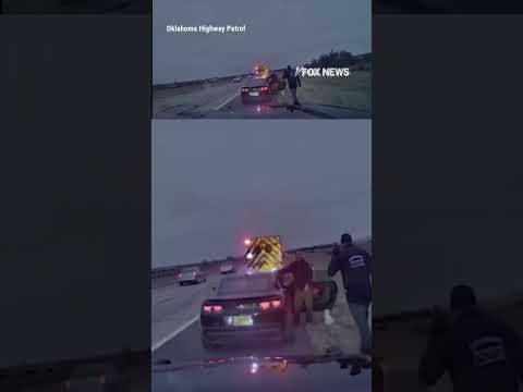 You are currently viewing Oklahoma trooper helps deliver baby on side of highway #shorts #foxnews #news #us