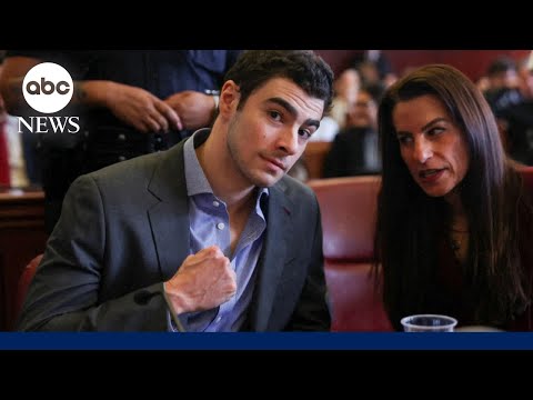 You are currently viewing Officer says she missed gun and silencer in Mangione’s backpack