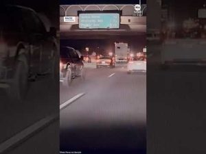 Read more about the article Driver survives dramatic crash off off freeway overpass