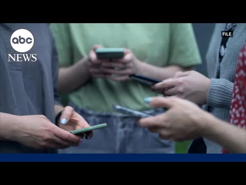 You are currently viewing Why did Australia ban social media for kids under 16?