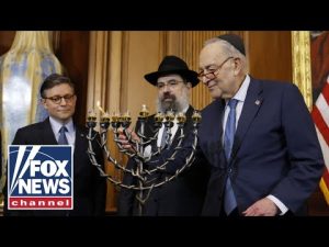 Read more about the article WATCH LIVE: Schumer, Johnson, Jeffries lead Menorah lighting ceremony