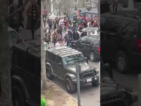 You are currently viewing ‘DECK’ THE HALLS: Street brawl breaks out during Christmas celebration #shorts #fox #us