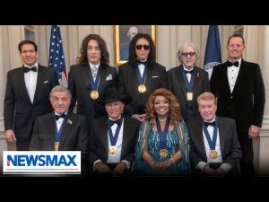 Read more about the article Gloria Gaynor: ‘I Will Survive’ went from B-Side to iconic anthem | Saturday Report