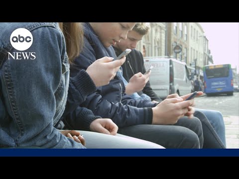 You are currently viewing Why did Australia ban social media for kids under 16?