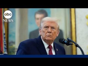 Read more about the article Trump announces blockade on all sanctioned Venezuelan oil tankers