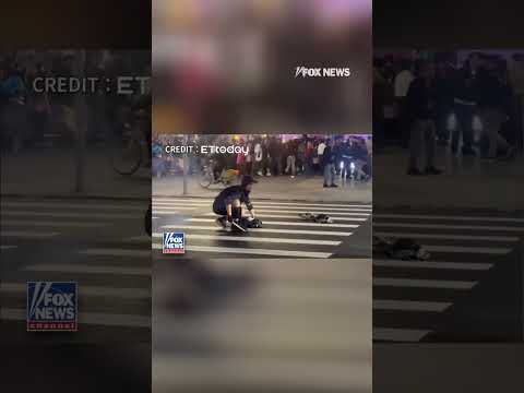 Read more about the article Suspect appears to throw smoke grenades and grab knife before attack in Taiwan #shorts #foxnews