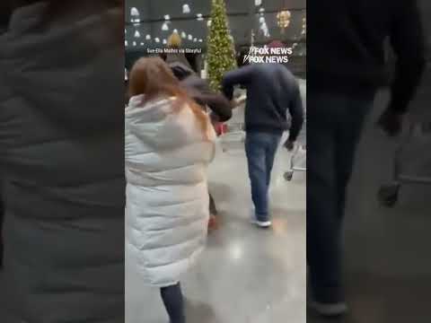 Read more about the article DEER CONTROL: Shoppers team up to escort wandering deer out of Illinois store #shorts #usa #animal