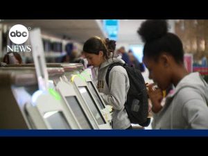 Read more about the article Record-breaking holiday travel expected on the roads and skies