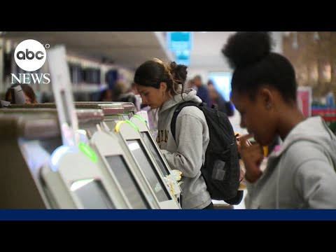 Read more about the article Record-breaking holiday travel expected on the roads and skies