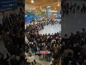 Read more about the article WATCH: Christmas carolers at airport sing praise of Jesus in faith-filled sendoff #shorts #christmas