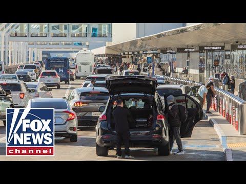 Read more about the article LIVE: Holiday travel rush sets records as thousands of flights are delayed